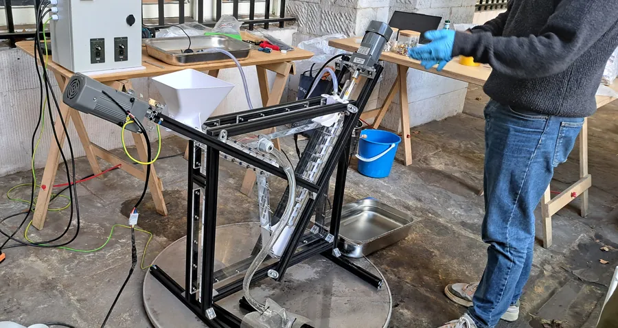 The FloatSync sorting rig running during a test
